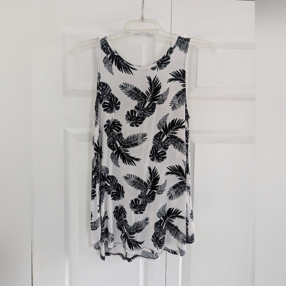 Woman's Old Navy Luxe Black and White Leaf Print Top